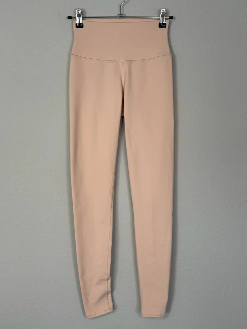 Alo Yoga High Waist Dash Leggings in Nectar (Light Pink) - Size XS